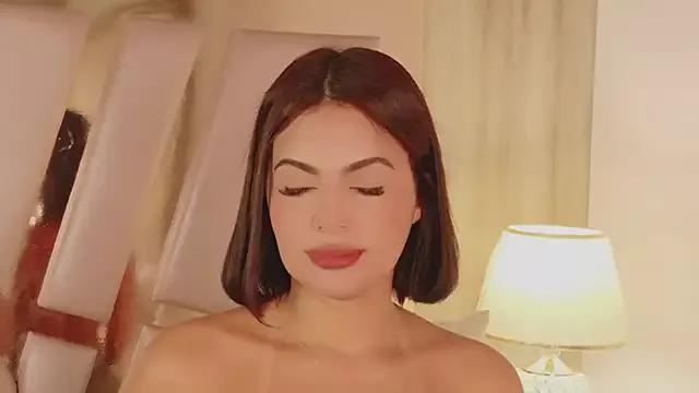 Discover our girls online shows and discover the company of countless livestreamers, with stunning shapes, sex toys and more.