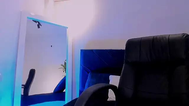 Discover our girls online shows and discover the company of countless livestreamers, with stunning shapes, sex toys and more.