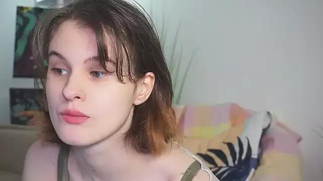Discover our girls online shows and discover the company of countless livestreamers, with stunning shapes, sex toys and more.