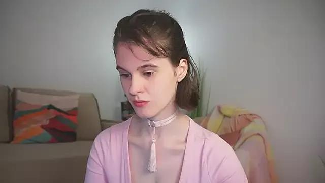 Discover our girls online shows and discover the company of countless livestreamers, with stunning shapes, sex toys and more.