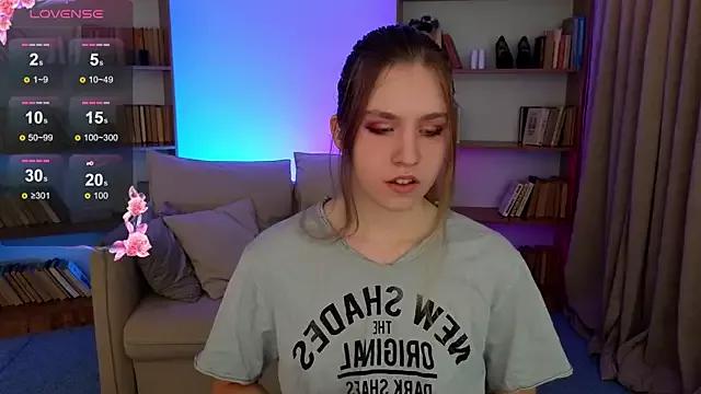Discover our girls online shows and discover the company of countless livestreamers, with stunning shapes, sex toys and more.