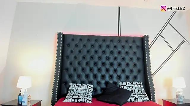 Discover our girls online shows and discover the company of countless livestreamers, with stunning shapes, sex toys and more.