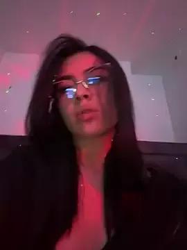 IrisBrowm from StripChat
