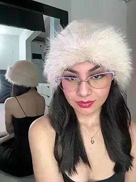 IrisBrowm from StripChat