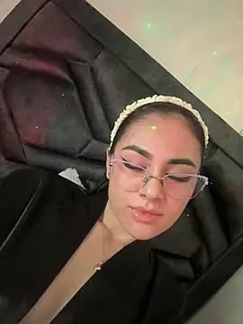 IrisBrowm from StripChat