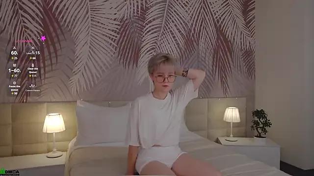 Discover our girls online shows and discover the company of countless livestreamers, with stunning shapes, sex toys and more.