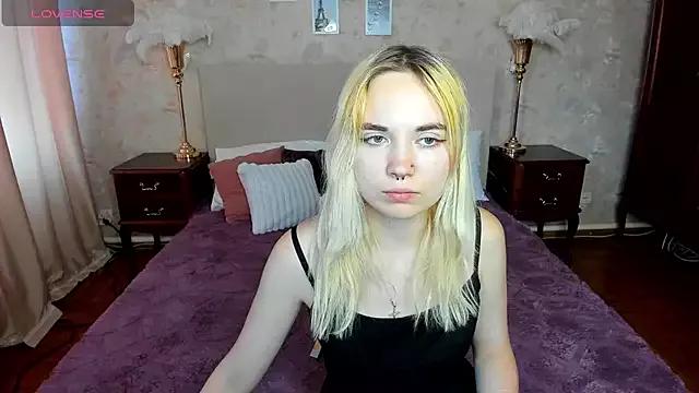 Discover our girls online shows and discover the company of countless livestreamers, with stunning shapes, sex toys and more.