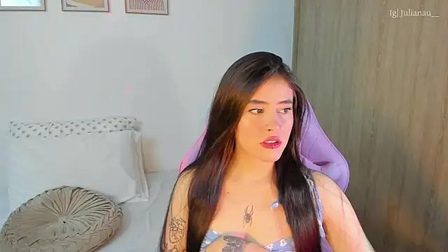 Discover our girls online shows and discover the company of countless livestreamers, with stunning shapes, sex toys and more.