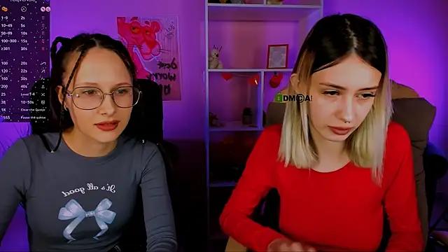 Discover our girls online shows and discover the company of countless livestreamers, with stunning shapes, sex toys and more.