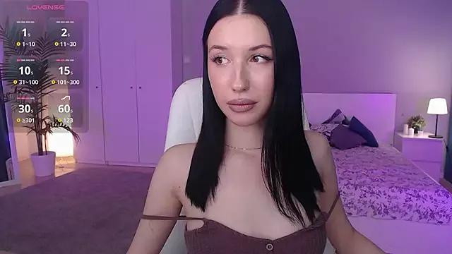 Discover our girls online shows and discover the company of countless livestreamers, with stunning shapes, sex toys and more.