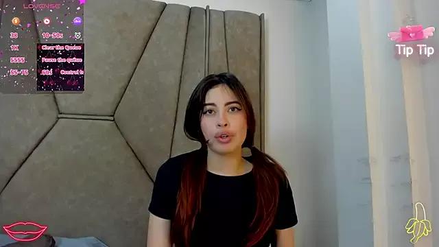 Discover our girls online shows and discover the company of countless livestreamers, with stunning shapes, sex toys and more.