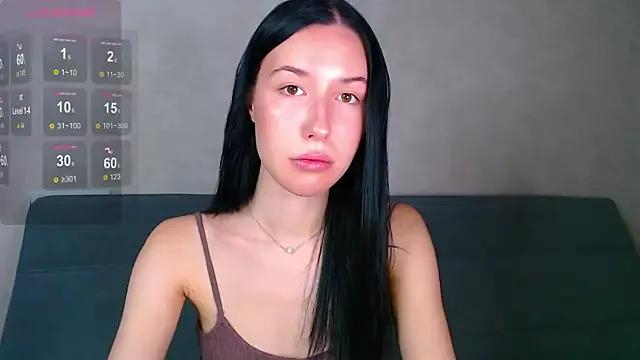 Discover our girls online shows and discover the company of countless livestreamers, with stunning shapes, sex toys and more.