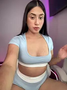 isabela_l from StripChat is Freechat