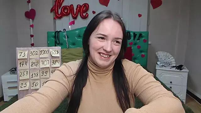 Discover our girls online shows and discover the company of countless livestreamers, with stunning shapes, sex toys and more.