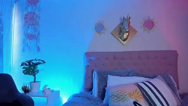 Discover our girls online shows and discover the company of countless livestreamers, with stunning shapes, sex toys and more.
