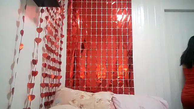 Discover our girls online shows and discover the company of countless livestreamers, with stunning shapes, sex toys and more.