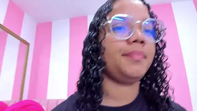 ISABELLA_020 from StripChat is Freechat