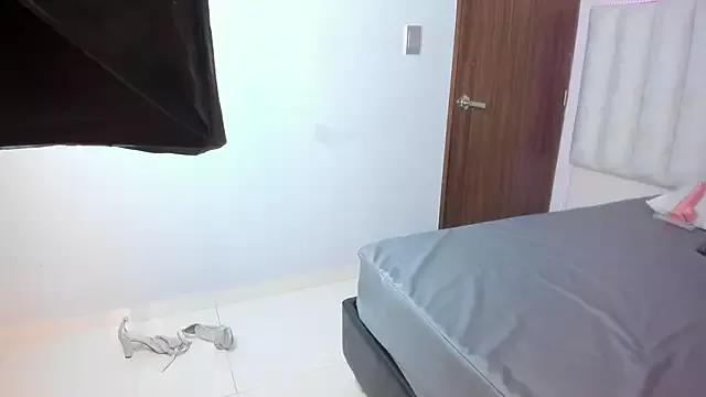 Isabella_Crofts from StripChat is Freechat