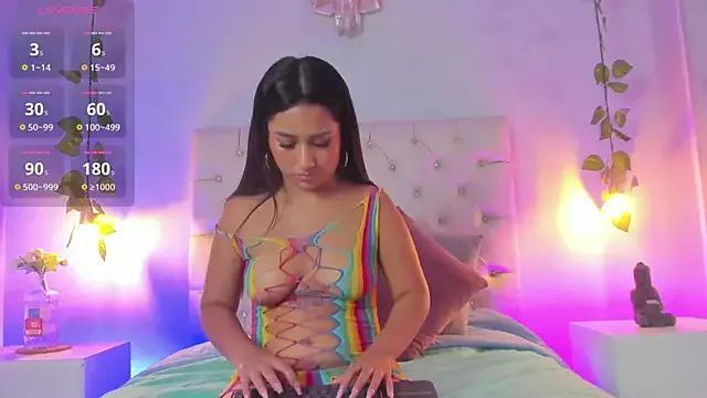 Discover our girls online shows and discover the company of countless livestreamers, with stunning shapes, sex toys and more.