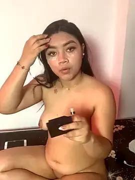 Discover our girls online shows and discover the company of countless livestreamers, with stunning shapes, sex toys and more.