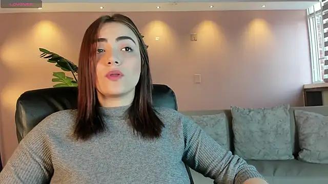 Discover our girls online shows and discover the company of countless livestreamers, with stunning shapes, sex toys and more.