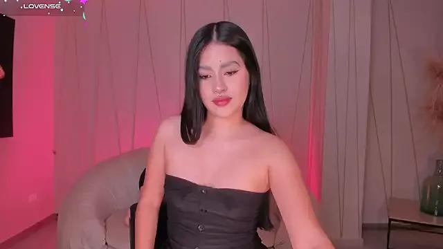 Discover our girls online shows and discover the company of countless livestreamers, with stunning shapes, sex toys and more.