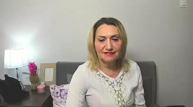 Photos of IsabellaSexyMilf from StripChat is Freechat