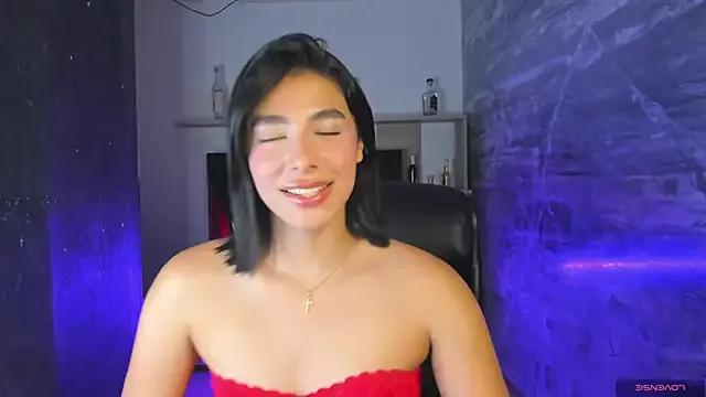 Discover our girls online shows and discover the company of countless livestreamers, with stunning shapes, sex toys and more.