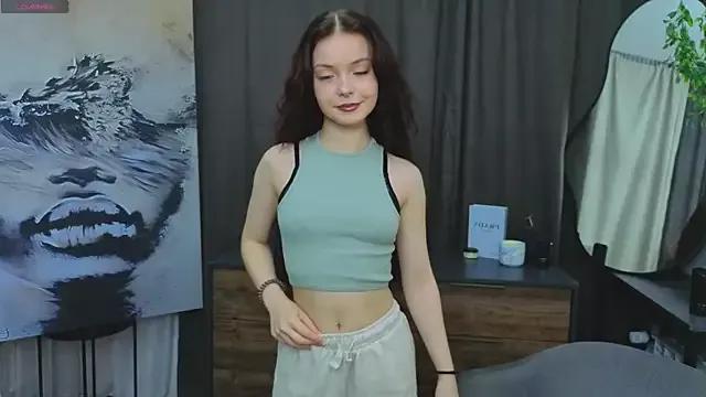 Discover our girls online shows and discover the company of countless livestreamers, with stunning shapes, sex toys and more.