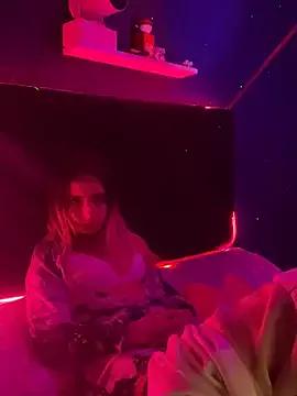 isis_lombardi from StripChat