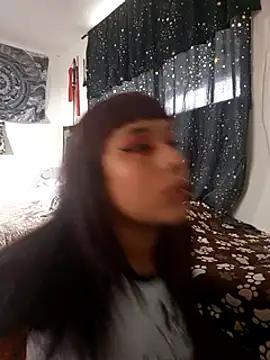 Discover our girls online shows and discover the company of countless livestreamers, with stunning shapes, sex toys and more.