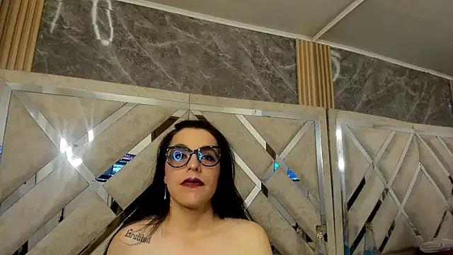 IsisNoir from StripChat