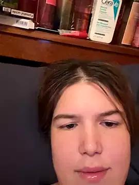IssadoraaPink from StripChat is Freechat