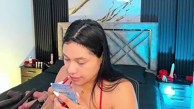 Issafoxx from StripChat