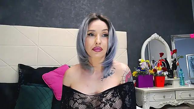 IssaSmith from StripChat