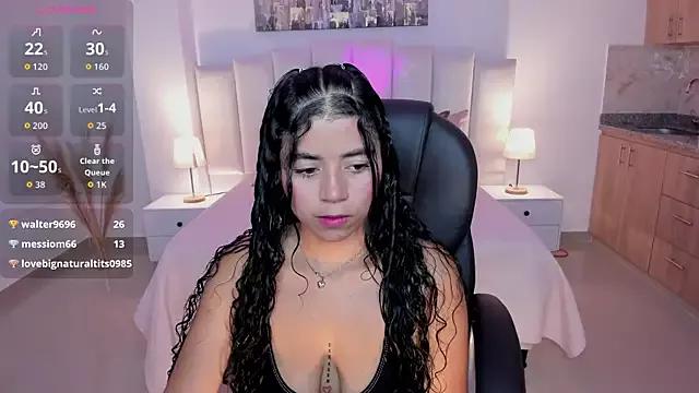 issi_loren from StripChat is Freechat