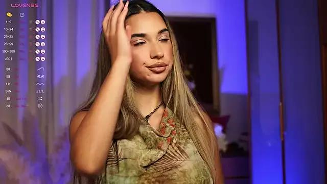 ItalianGirl from StripChat is Freechat