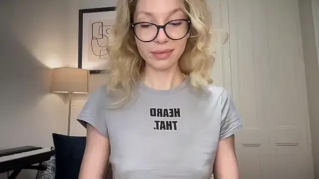 itsmemilana from StripChat is Freechat