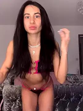 Discover our girls online shows and discover the company of countless livestreamers, with stunning shapes, sex toys and more.