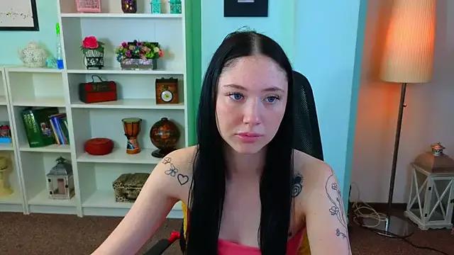 Discover our girls online shows and discover the company of countless livestreamers, with stunning shapes, sex toys and more.