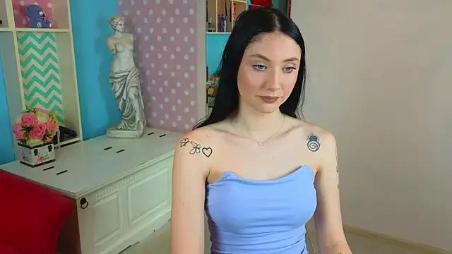 Discover our girls online shows and discover the company of countless livestreamers, with stunning shapes, sex toys and more.