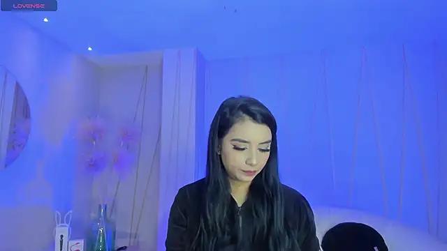 Discover our girls online shows and discover the company of countless livestreamers, with stunning shapes, sex toys and more.