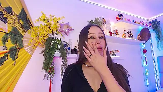 Discover our girls online shows and discover the company of countless livestreamers, with stunning shapes, sex toys and more.