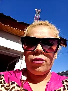 Izauri2025 webcams show profile image 