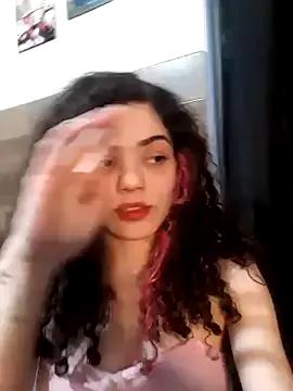 Discover our girls online shows and discover the company of countless livestreamers, with stunning shapes, sex toys and more.