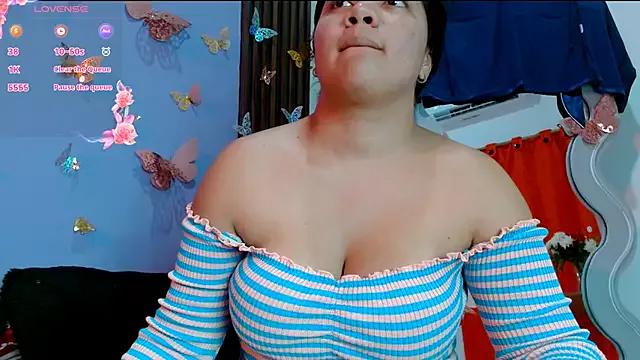 izzbigboobs from StripChat