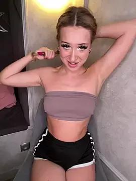 Discover our girls online shows and discover the company of countless livestreamers, with stunning shapes, sex toys and more.