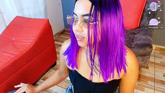 Discover our girls online shows and discover the company of countless livestreamers, with stunning shapes, sex toys and more.