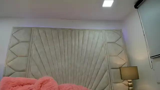Jade_squirtt from StripChat is Freechat