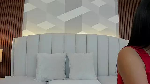 Discover our girls online shows and discover the company of countless livestreamers, with stunning shapes, sex toys and more.